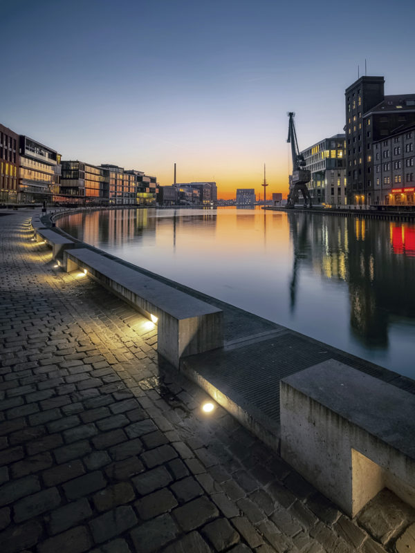 Sonnenaufgang über dem Stadthafen Münster mit Hafen-Kran, fotografiert von Thomas Branse.