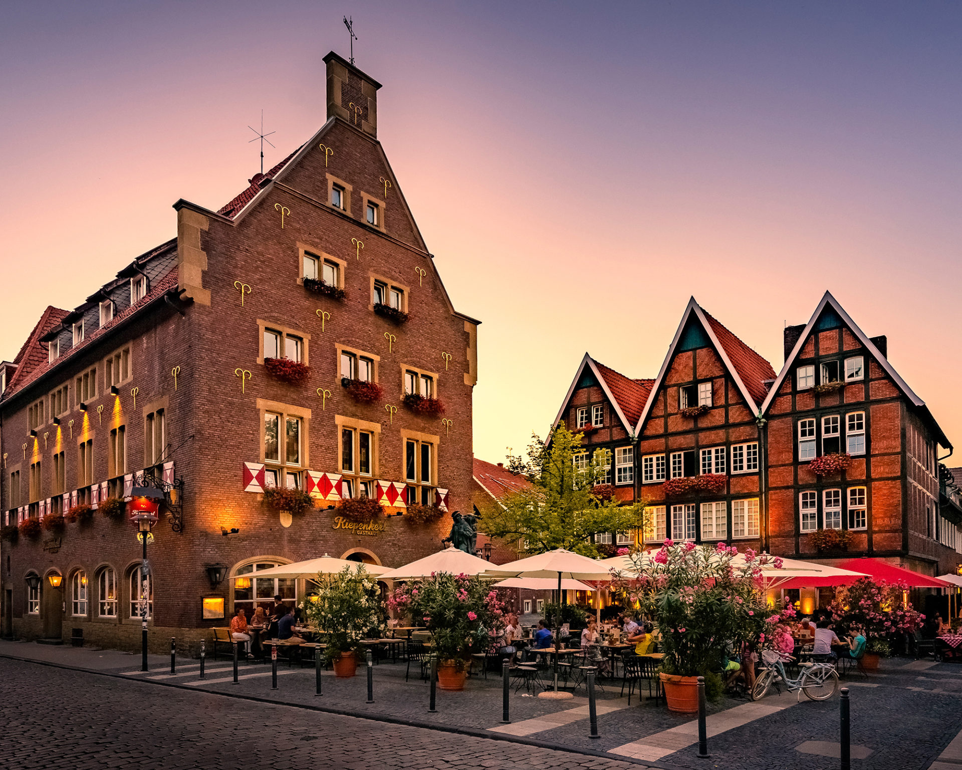 Kiepenkerl Restaurant Münster – Historisches Flair im Abendlicht