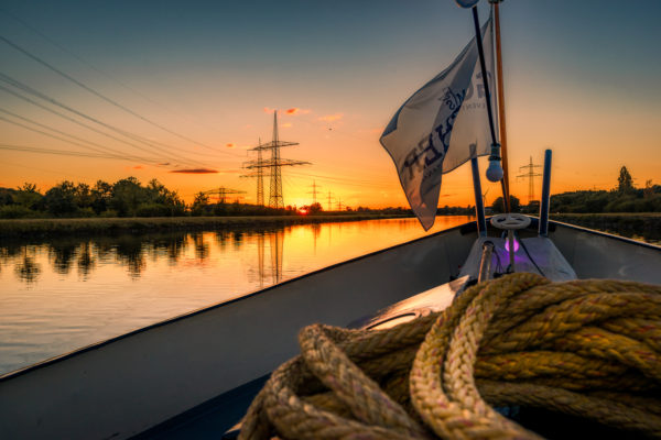 Abenddämmerung auf dem Dortmund-Ems-Kanal mit der MS Günther im Vordergrund, fotografiert von Sascha Talke