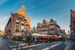 Restaurant Kiepenkerl in Münster bei Morgendämmerung unter blauem Himmel, fotografiert von Sascha Talke.