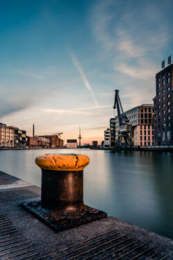 Langzeitbelichtung des Stadthafens Münster mit Hafen-Kran und Fernmeldeturm, Fotografie von Sascha Talke